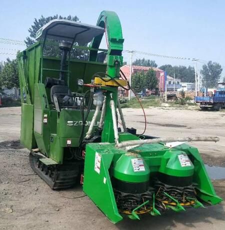 玉米青儲(chǔ)機(jī)的使用，提高了人的工作效率