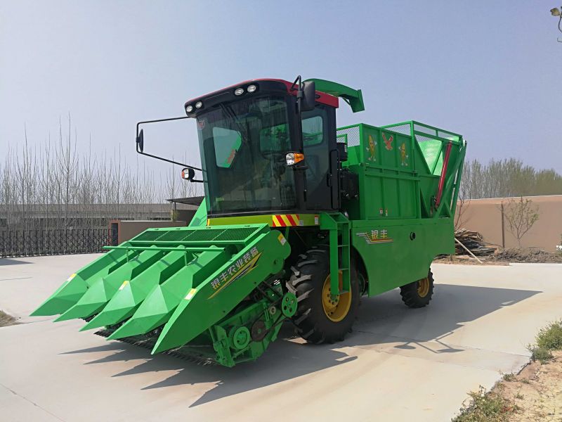 使用青儲(chǔ)機(jī)，潤(rùn)滑工作要到位